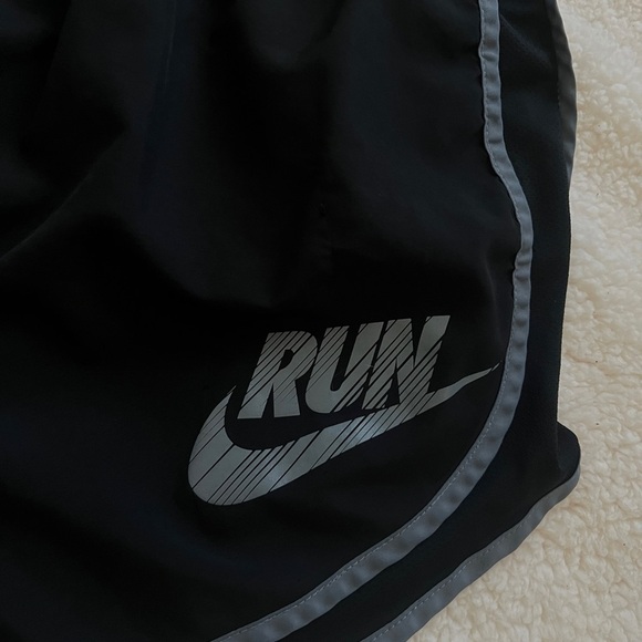 Nike Black and Gray Athletic Shorts Lightweight Performance - Picture 2 of 5